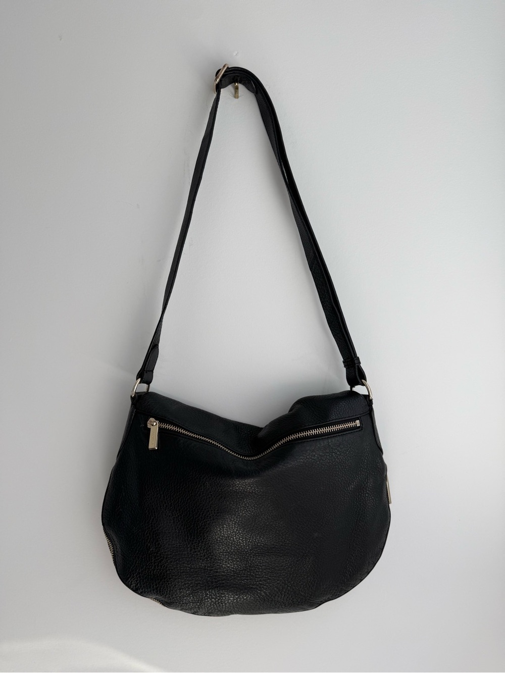 Danier Black Pebbled Leather Foldover Crossbody / Hobo Shoulder Bag - Picture 5 of 10